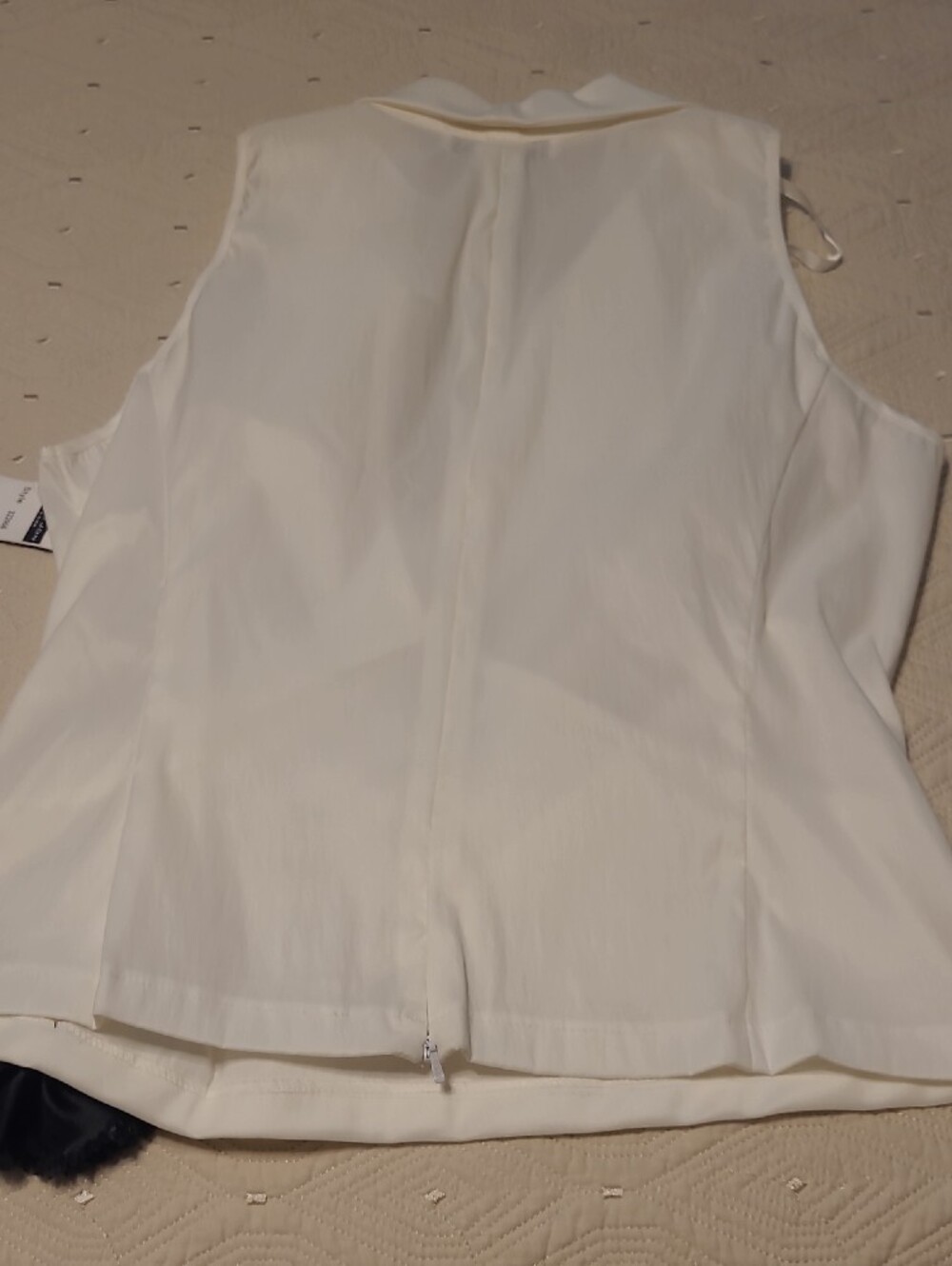 Jackie Jon Women's Cream Sleeveless Wrap Satin Top with Floral Accent Size 12 - Picture 6 of 6